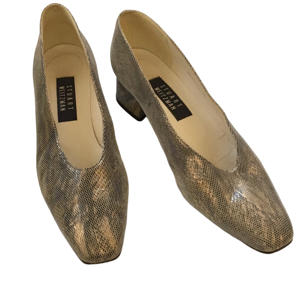 𝅺STUART Weitzman gold shimmer/black snake pump